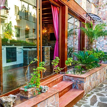 아파트 Vesuvio Garden E Spa, Host 나폴리