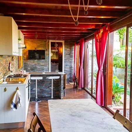 Vesuvio Garden E Spa, Host 나폴리