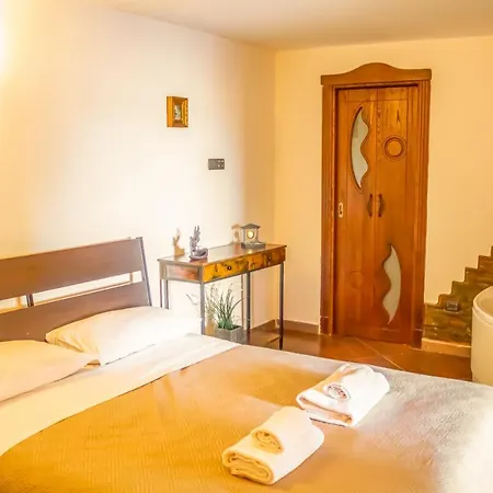 Vesuvio Garden E Spa, Host 나폴리