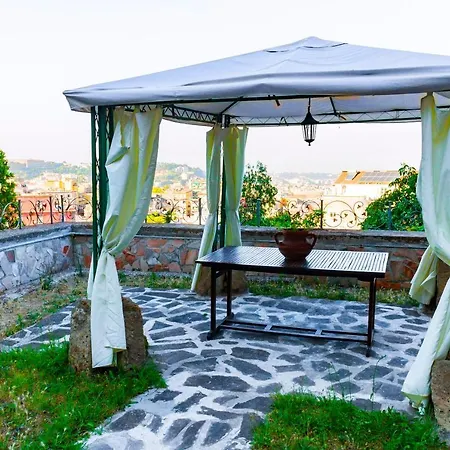 Vesuvio Garden E Spa, Host